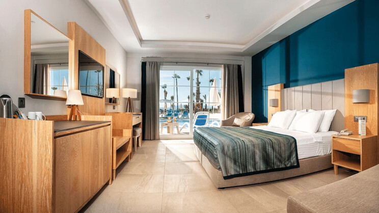 Superior Room Swim Up